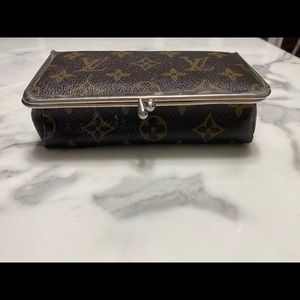 Fabulous Vintage cosmetic kiss lock case w Mirror